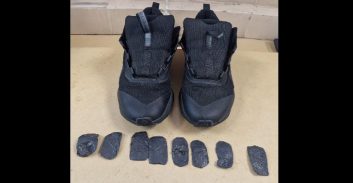 חשד: ניסה להבריח חשיש בתוך נעליים לתא מעצר בתחנת משטרה