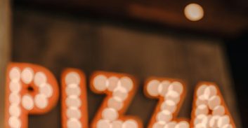 שניים ממשפחת ג'רושי נעצרו בחשד למעורבות בהשלכת רימון על פיצריה בבאר-יעקב