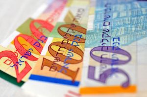 מזומן צילום פלאש 90