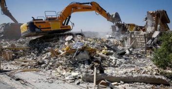 אישום: עובד קבלן במנהל האזרחי היכה מתנחל במוט בראשו במהלך פינוי