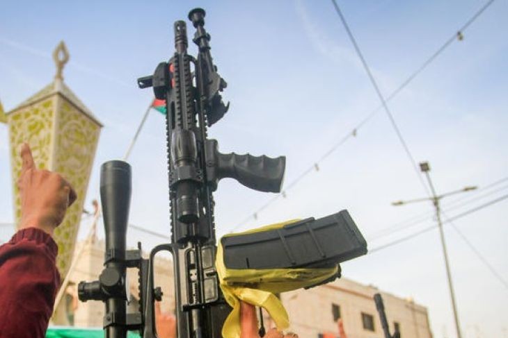 אילוסטרציה פלאש 90 נשק ירי בנגב