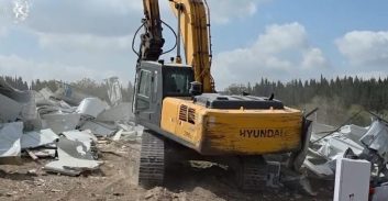 תחת אבטחה כבדה: נהרס שלד-מבנה שנבנה שלא כחוק ע"י גורמים עבריינים