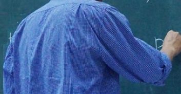 מחנך מתיכון יוקרתי בגוש דן נאשם בעבירות מין בתלמיד בן 16