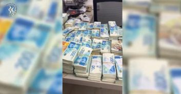 צפו: 10,000,000 שקל מזומן נתפסו בפשיטה משטרתית בקריית ים