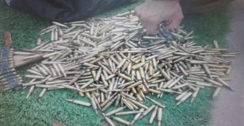 שוטר לשעבר הורשע בסחר בתחמושת וחלקי נשק ובמסירת מידע על חקירות