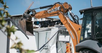 צפו: מבצע חיפושים והריסות במתחם מגורים של משפחת דכה ביפו