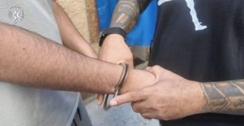 נתניה: אליק בן נעצר עם 10 אחרים בחשד שתקפו באלימות מאבטח