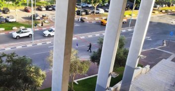 פתח תקווה: ירי לעבר קבוצת אנשים בכניסה לבית משפט