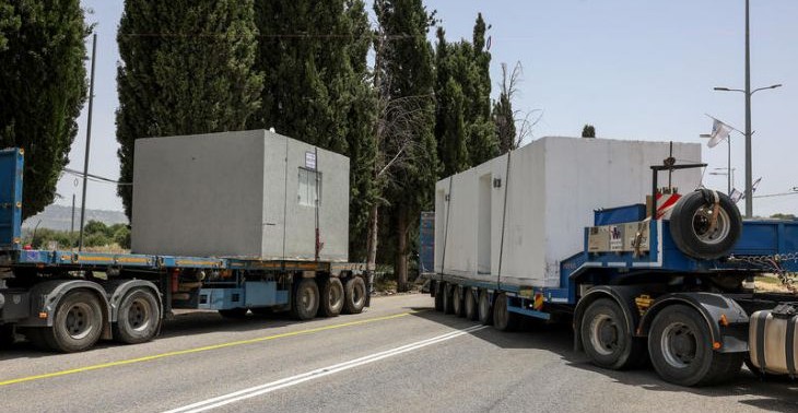 מובילים משרד בטחון מיגונית (פלאש 90)