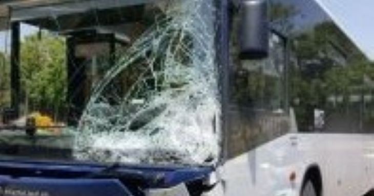 אוטובוס תאונה פגע וברח