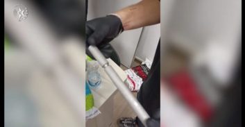 מוכר למשטרה משכונת התקווה נעצר בחשד להחזקת אמל"ח וסמים