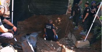 החשד: קברו בחצר הבית אמא ניצולת שואה כדי להמשיך לקבל מענקים