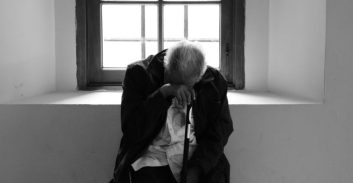 ירושלים: נעצר עובד זר בחשד שהתעלל באכזריות במטופל שתחת השגחתו