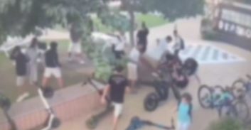 קשה לצפייה: תשעה קטינים חשודים בתקיפה חמורה של קטין אחר בהרצליה