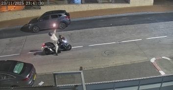 רעול פנים ירה לעבר בית בשוהם וזרק רימון שהתפוצץ