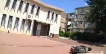 שופט הורה לשחרר נאשם בדקירה עקב עבודה "גובלת ברשלנות" של החוקרים