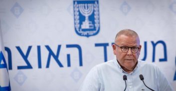 כל הארכות המעצר בפרשת יו"ר ההסתדרות וסוכנות הביטוח עזרא גבאי