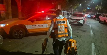 שני מוכרים למשטרה חשודים בדקירת צעיר שנפצע קשה בבית שמש