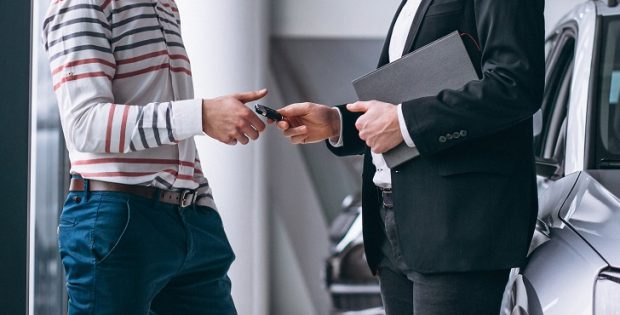 אישום: עבריין מרמה סדרתי עקץ בעלי מגרשי רכב והתחזה כפרמדיק במד"א