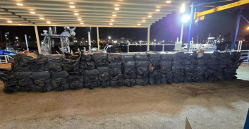 חוף עכו: סוכלה הברחת 4,500 פאקטים של סיגריות, מבריח נפצע קשה