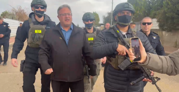 תושבים זרקו אבנים בעת סיור בן גביר בתראבין: "שם עליהם פס"