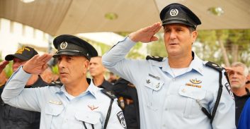 טקס חילופי מפקדים במחוז מרכז: אמיר כהן במקום יאיר חצרוני