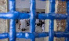 שחרור מוקדם לאסיר חוזר מטירה שהחביא נשק בתקרת ביתו