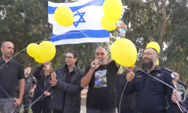 תפילות לשובו ובלונים לזכרו של רני גואילי