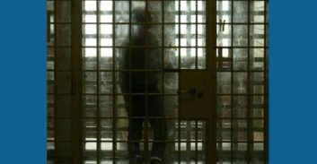 קיצור חמש שנות מאסר לאסיר שהורשע בהריגת קרוב של שופט בב"ש