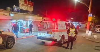 רמלה: אב ושני בניו נעצרו בחשד לירי ופציעת בעל עסק