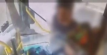 אישום: חבט בבקבוק, פצע נהג אוטובוס בירושלים ושבר את החלון הקדמי