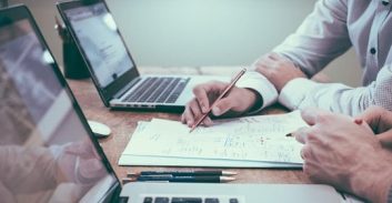 אישום: יועץ-מס זייף אישור על שירות מילואים כדי לבטל עיקולים בחשבונותיו