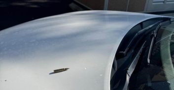 תלונה: קליע רובה על מכסה המנוע ברכב בכירה בלשכת בן גביר