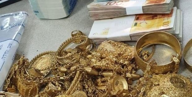 המצוד של האוצר אחרי המזומן, והמרוץ של האזרח אחרי הזהב