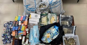 מצבור ענק של סמים ורבע מיליון שקלים נתפסו בדירת בני זוג בחולון