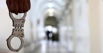 צירוף תיקים: הסניגור שיחרר את החשוד בשלושה תיקים רצופים