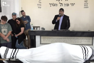 אלפים במסע הלוויה של השופט בני שגיא