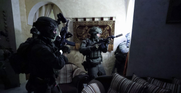 מזרח-ירושלים: נעצרו בחשד שגנבו מדירה בראשל"צ כספת עם יותר ממיליון שקל וזהב