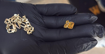 אישום: פרצו לדירה וגנבו תכשיטים בשווי כ-65 אלף שקל