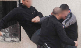 אישום: שוטר מג"ב בעט בראשו של עצור וגרם לו חבלה בעין