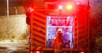 האחים שמואלוב מחדרה נעצרו בחשד שהציתו דלת על רקע גביית חוב