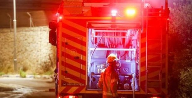 האחים שמואלוב מחדרה נעצרו בחשד שהציתו דלת על רקע גביית חוב