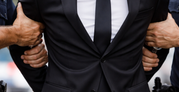 מחאה בלשכת עורכי הדין על מעצר סנגור פלילי במהלך דיון