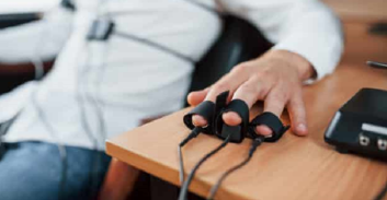 חשד: תקפו ובדקו בפוליגרף מסעדן מנתניה בטענה ש"מתעסק עם נשים יהודיות"