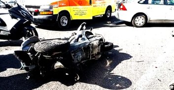 אישום: בן 76 גרם ברשלנות למותו של רוכב-אופנוע כשחצה צומת באדום