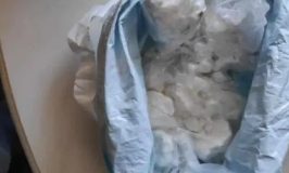 נעצרה בגלל 6 ק"ג קוקאין ודוסה שנתפסו בבית של חברתה