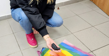 קטין מבני ברק נעצר בחשד להצתת דגל הקהילה הגאה במרכז תל-אביב