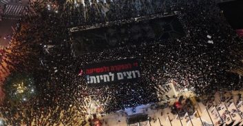 "פוסטה" עם עשרות אלפי המפגינים בת"א נגד הפשיעה בחברה הערבית