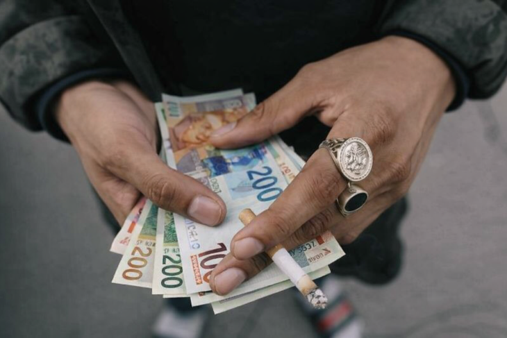 חלפן כספים מזומן שוד