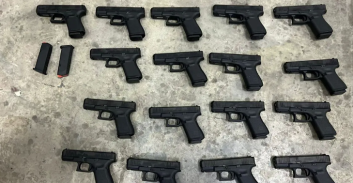 יותר משמונה שנות מאסר על הברחת 15 אקדחים מירדן בגלגל מכונית